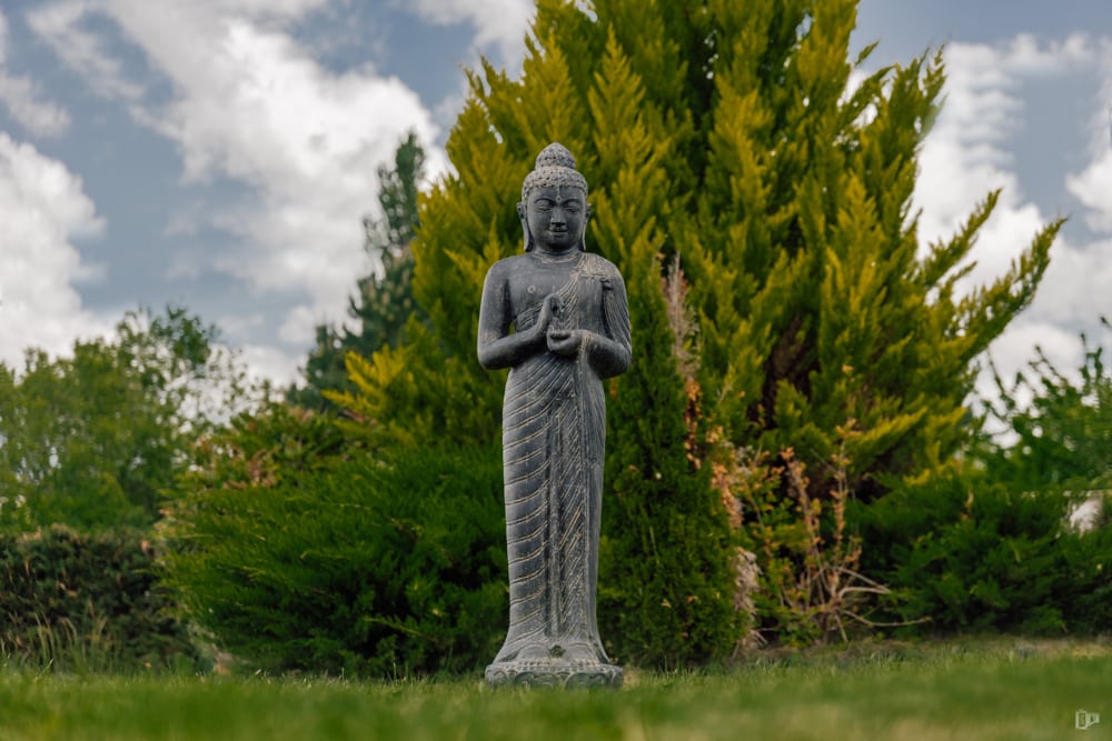 statue bouddha debout extérieur jardin en position chakra noir antique 158cm grossiste statue de jardin fait à la main