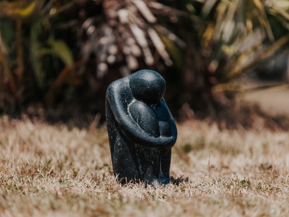 statue de jardin extérieur moderne yoga position oeuf noir antique 30cm grossiste statue de jardin